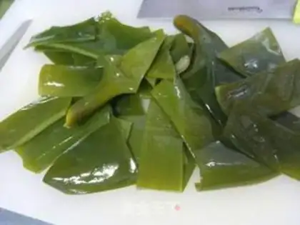 Make The fresh sea with green bean bone soup step 0