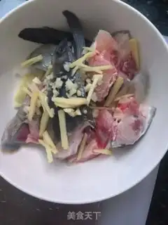 Make Salmon sauce steamed fish head step 1