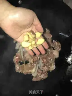 Make A salsa sauce and mushroom chicken step 4