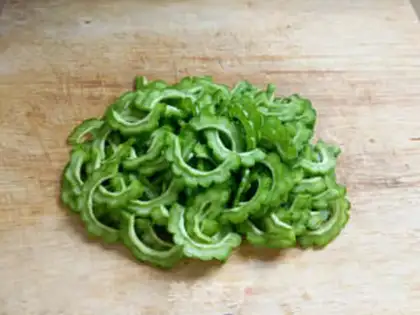 Make The beanfish fried the bitter melon step 1