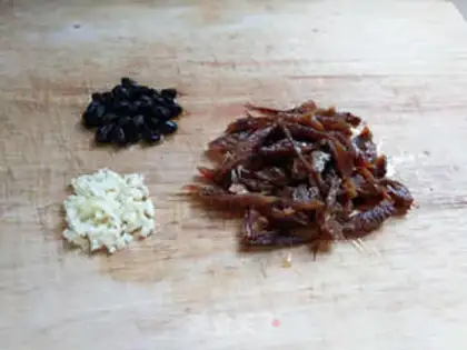 Make The beanfish fried the bitter melon step 2