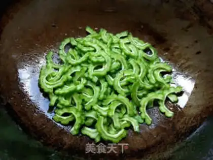 Make The beanfish fried the bitter melon step 4