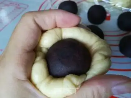 Make Doudou rolls step 18