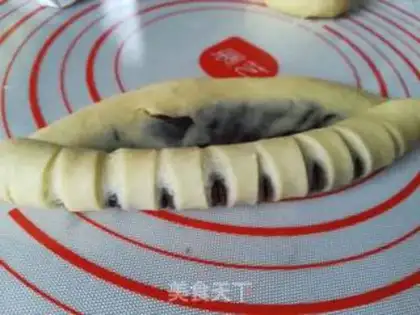 Make Doudou rolls step 21