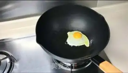 Make Hand grab cake step 2