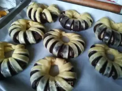 Make Doudou rolls step 25