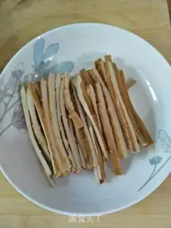 Make Celery fried beans step 1