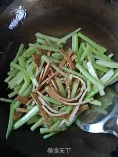 Make Celery fried beans step 4