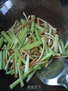 Make Celery fried beans step 5