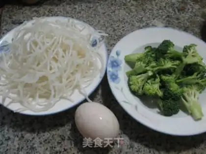 Make Duck eggs, broccoli step 0