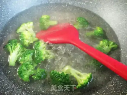 Make Duck eggs, broccoli step 2