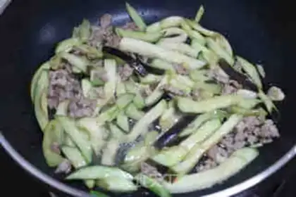 Make Sand and pork and eggplant step 4