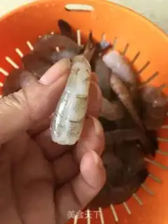 Make Bread crumbs and shrimp step 0