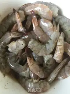 Make Bread crumbs and shrimp step 1