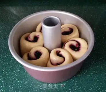 Make Blueberry sauce rose bread step 12