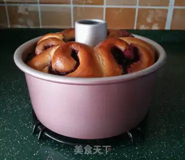 Make Blueberry sauce rose bread step 14