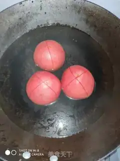 Make Tomato fried eggs step 1