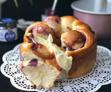 Make Blueberry sauce rose bread step 16