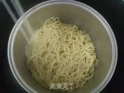 Make Squeaky sauce dry noodles step 5