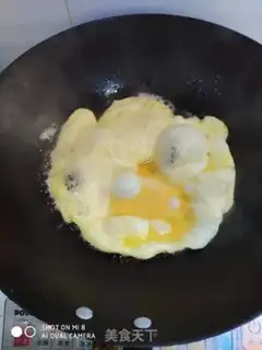 Make Tomato fried eggs step 4