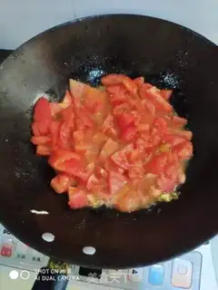 Make Tomato fried eggs step 5