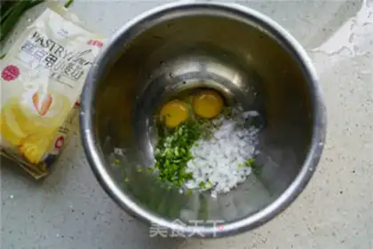 Make Onion eggcake step 1