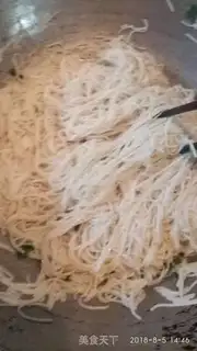 Make Fried ham and egg noodles step 6