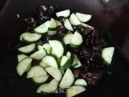 Make cucumber black-mucked eggs step 8