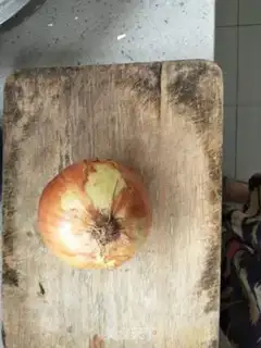 Make Onions, tomatoes, fried eggs step 0