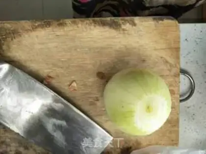 Make Onions, tomatoes, fried eggs step 1