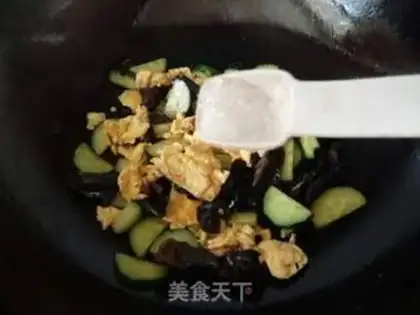 Make cucumber black-mucked eggs step 11