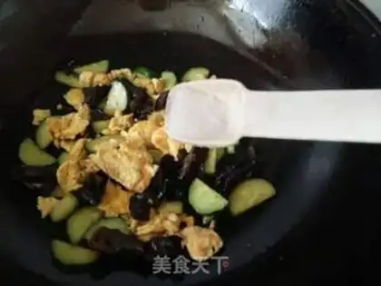 Make cucumber black-mucked eggs step 12