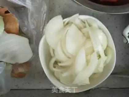 Make Onions, tomatoes, fried eggs step 3
