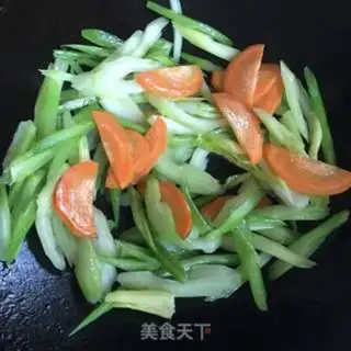 Make Celery carrots for lilies step 3
