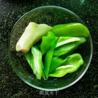 Make Plumb pepper chicken step 1