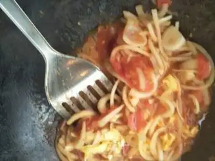 Make Onions, tomatoes, fried eggs step 15