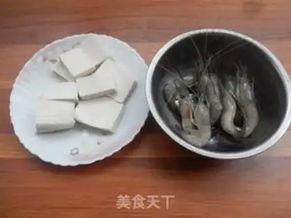 Make Shrimp tofu melon soup step 1