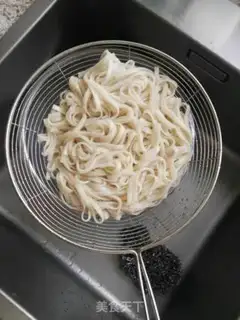 Make Shrimp eggs, noodles step 2
