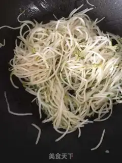 Make The green bean sprouts step 4