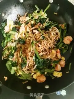 Make Shrimp eggs, noodles step 6