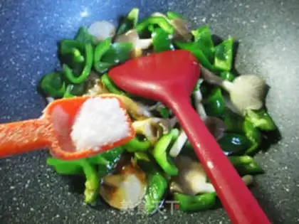 Make Soo-jeong-gwan fried light pepper step 8