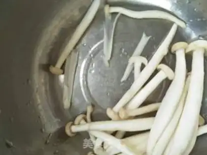 Make The white mushrooms step 0