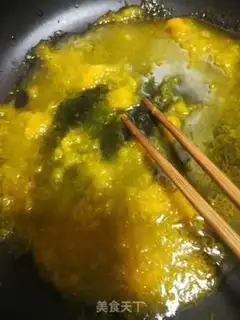 Make Pumpkin shrimp step 1