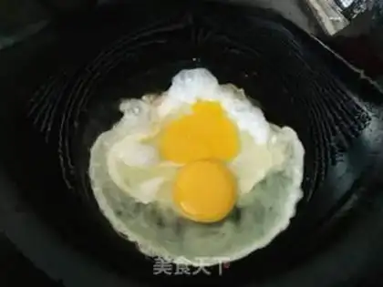 Make Onion eggs fried river powder step 2