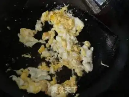 Make Onion eggs fried river powder step 3