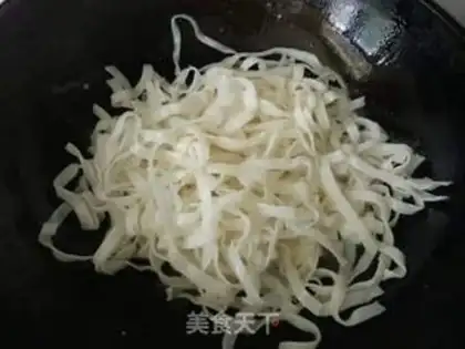Make Onion eggs fried river powder step 4