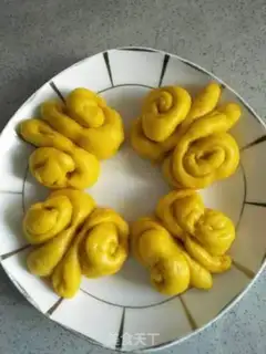 Make Pumpkin buns step 7