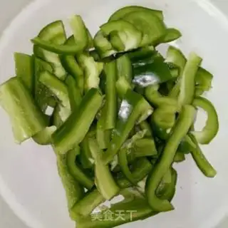 Make Black pepper steak noodles step 1