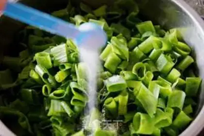 Make Onion leaves step 2