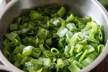 Make Onion leaves step 3